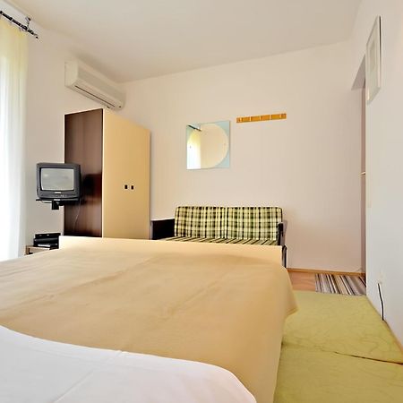Apartment Bozikovic - Jelsa - Vitarnja Kültér fotó