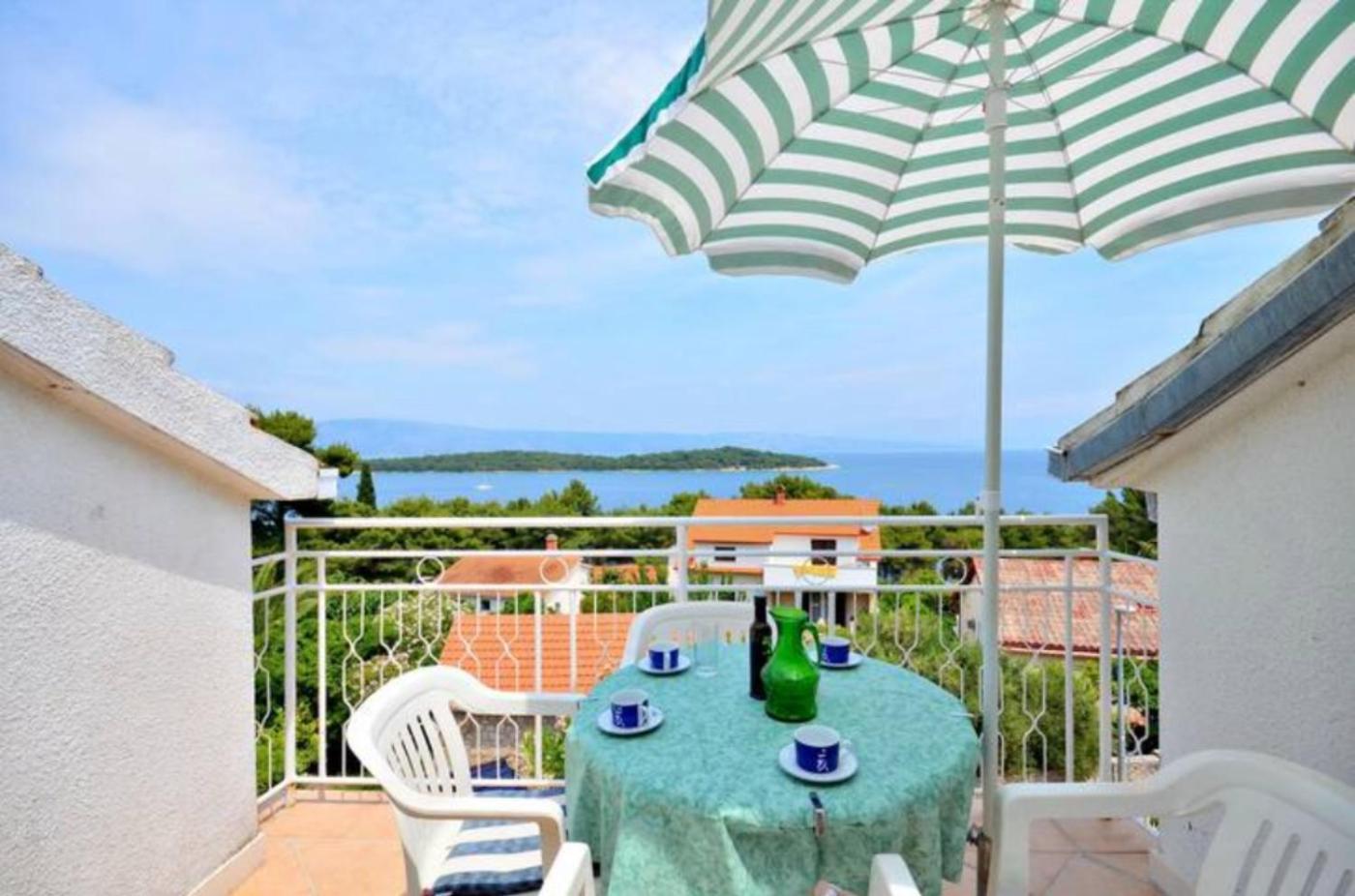 Apartment Bozikovic - Jelsa - Vitarnja Kültér fotó
