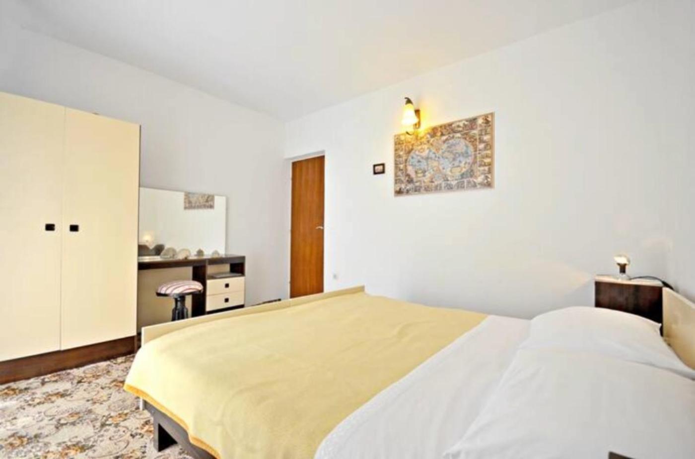 Apartment Bozikovic - Jelsa - Vitarnja Kültér fotó